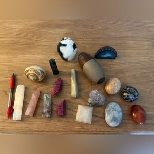 Bundle of 16 crystals / rocks